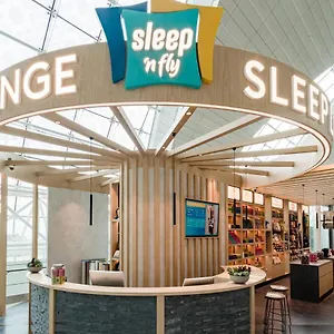 Capsulehotel Sleep 'n Fly Sleep Lounge, B-gates Terminal 3 - Transit Only, Dubai