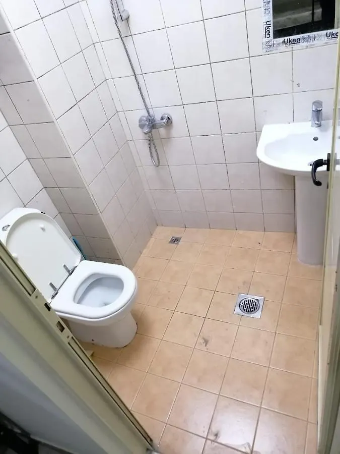 Nuzee Bedspace & Dormitory Hostel For Bagpackers Dubai